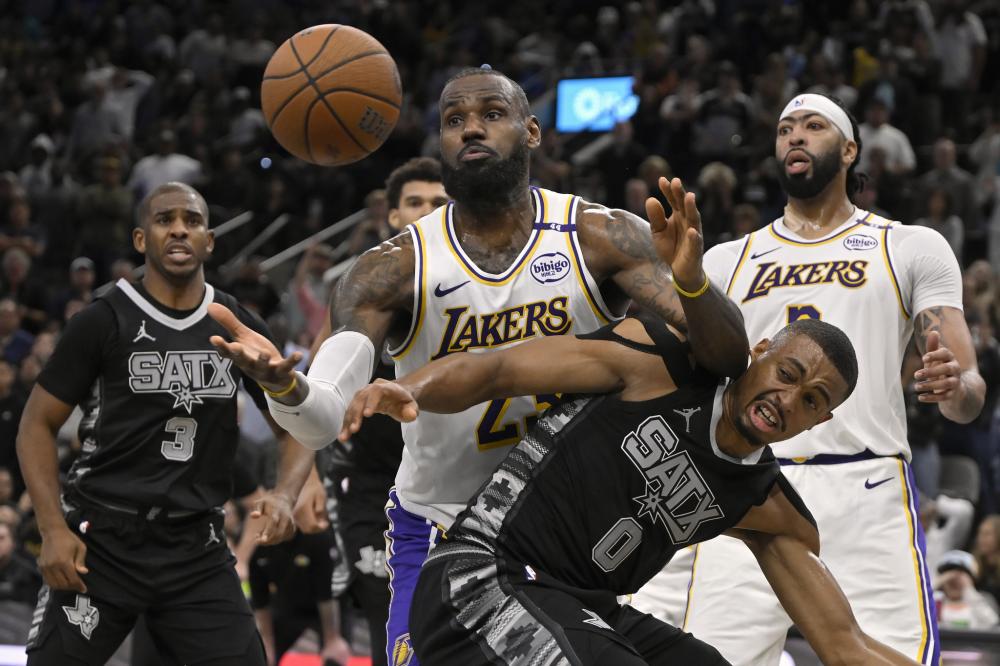 线展现了强 线展现了强