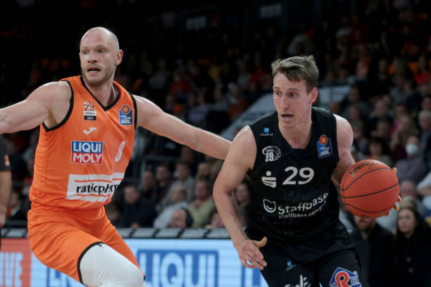 身披9号球 身披9号球