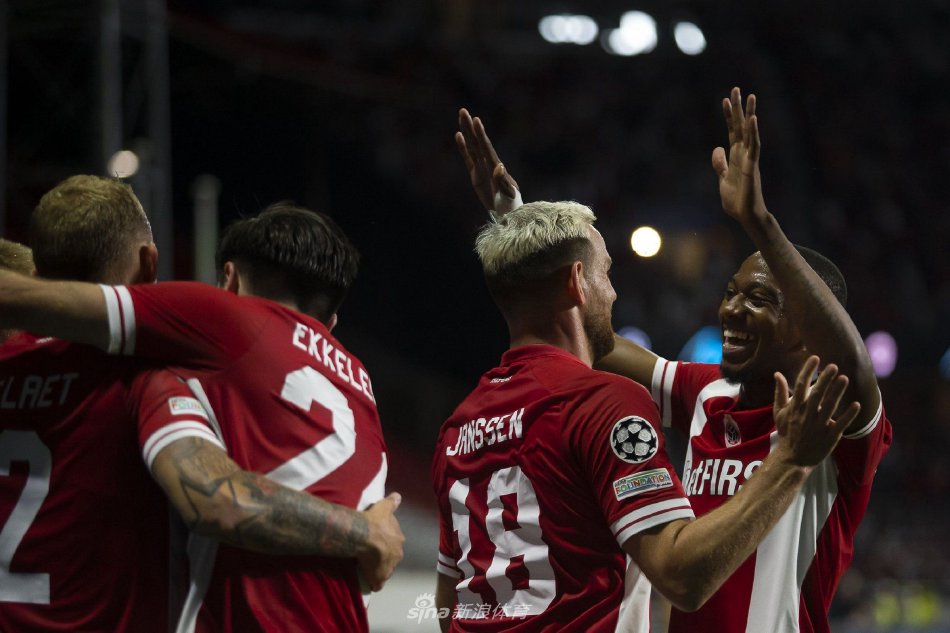 利用职务便 利用职务便