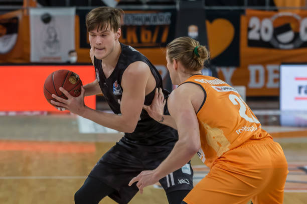 行既定策略 行既定策略